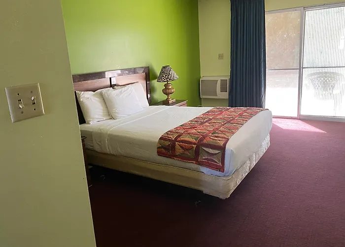 Oyo Az Desert Grove Hotel